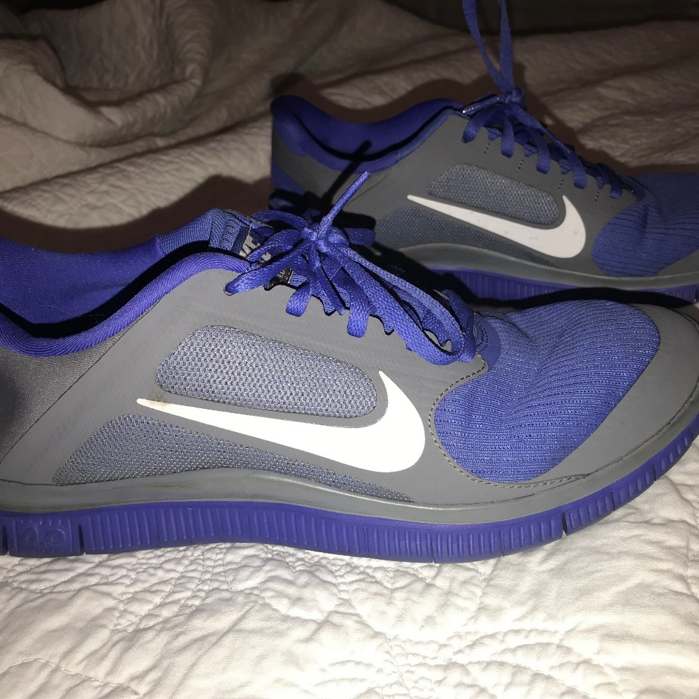 Nike Tennis Shoes in Women size 11